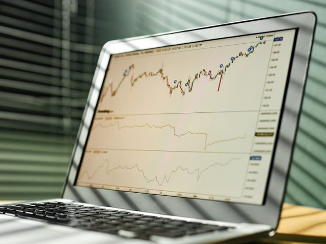 美股買賣的祕密：一場理財旅程的故事